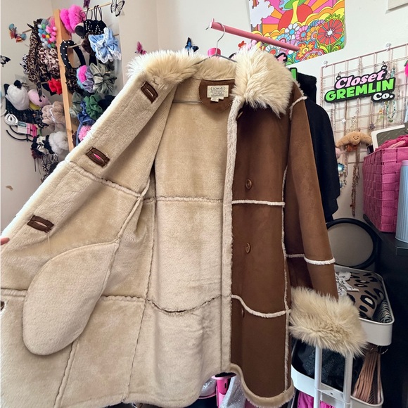 Chic Brown Teddy Jacket with Cream Accents - Picture 5 of 8